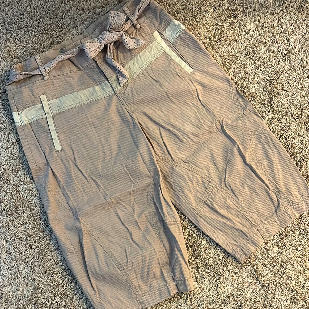 BCBG Barrel Capris